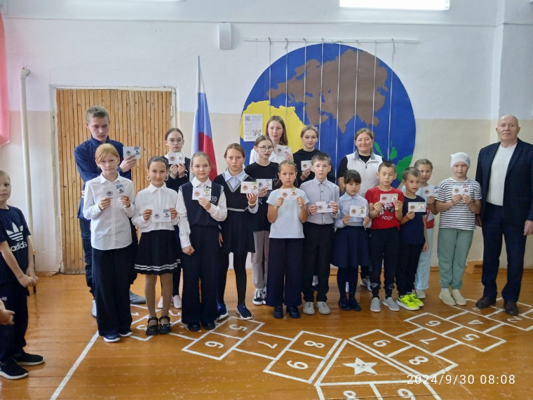 На общешкольной линейке..
